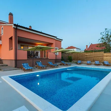 Solis Zadarvillas *