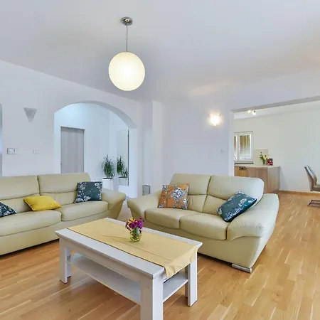Solis Zadarvillas Vila *
